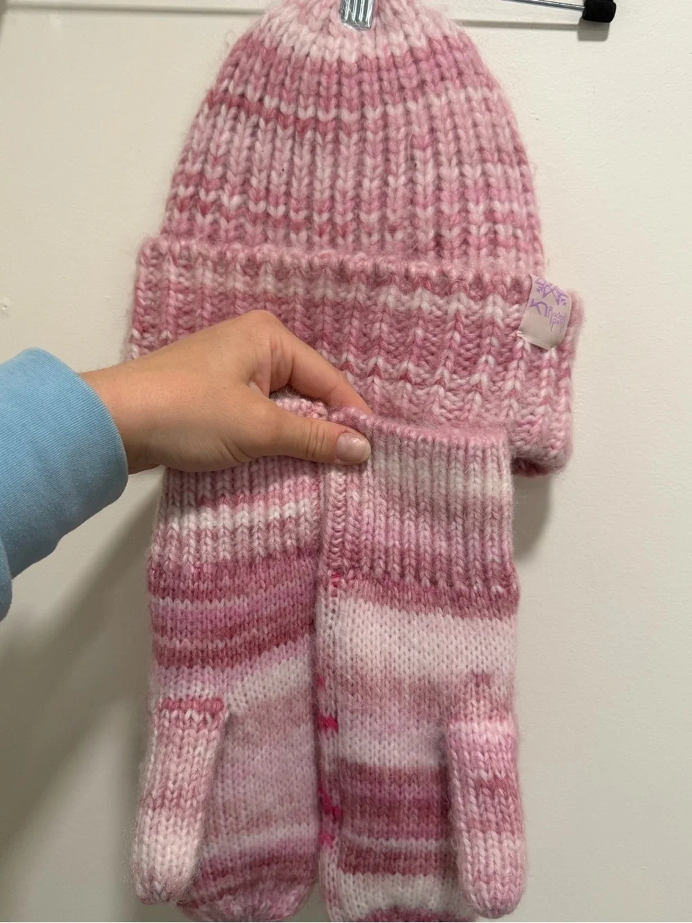 Kari Traa featuring Rachel Pohl, mittens and hat set in bloom, never worn